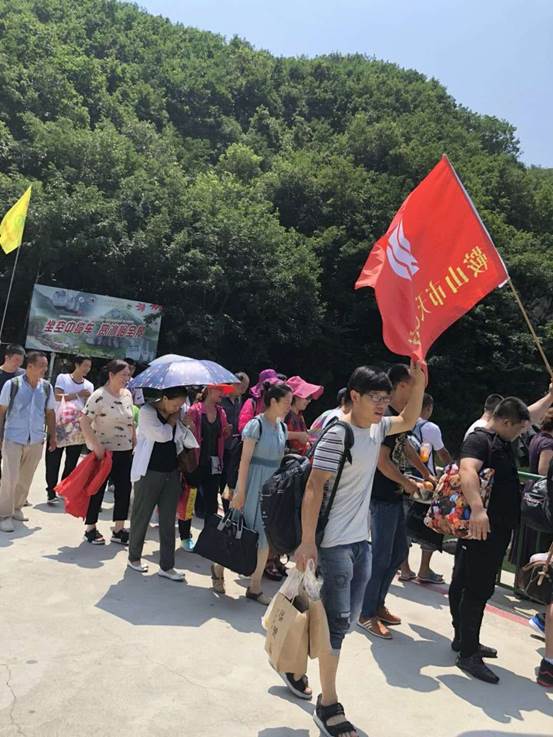 天乙門窗有限公司組織全體員工開展了每年一度的“清涼夏日游”團建活動(圖2)